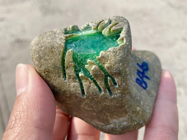 翡翠原石识别场口,翡翠原石哪里买-第7张图片-翡翠网 翡翠原石识别场口,翡翠原石哪里买-第7张图片-翡翠网