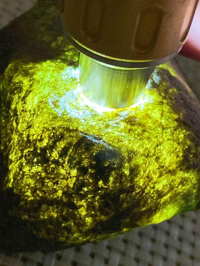 翡翠原石识别场口,翡翠原石哪里买-第10张图片-翡翠网 翡翠原石识别场口,翡翠原石哪里买-第10张图片-翡翠网