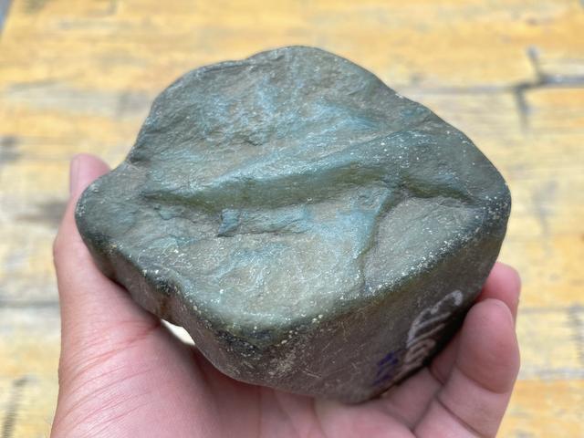 翡翠原石识别场口,翡翠原石哪里买-第17张图片-翡翠网 翡翠原石识别场口,翡翠原石哪里买-第17张图片-翡翠网