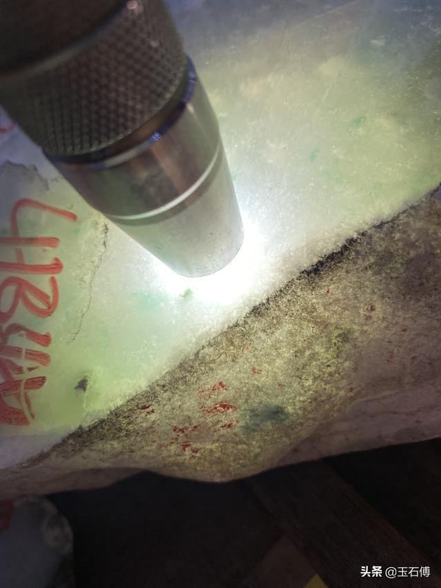 木那白盐沙紫罗兰翡翠原石图白盐沙皮翡翠原石-第4张图片-翡翠网 木那白盐沙紫罗兰翡翠原石图白盐沙皮翡翠原石-第4张图片-翡翠网