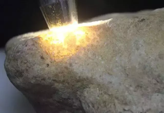 黄蜡皮翡翠原石翡翠原石木蜡至尊图片-第3张图片-翡翠网 黄蜡皮翡翠原石翡翠原石木蜡至尊图片-第3张图片-翡翠网