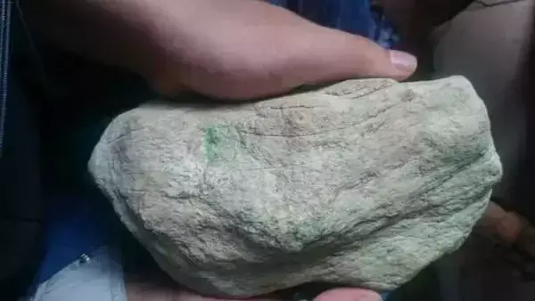 黄蜡皮翡翠原石翡翠原石木蜡至尊图片-第4张图片-翡翠网 黄蜡皮翡翠原石翡翠原石木蜡至尊图片-第4张图片-翡翠网