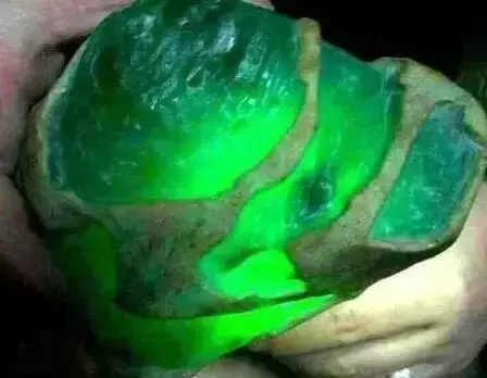 黄蜡皮翡翠原石翡翠原石木蜡至尊图片-第5张图片-翡翠网 黄蜡皮翡翠原石翡翠原石木蜡至尊图片-第5张图片-翡翠网