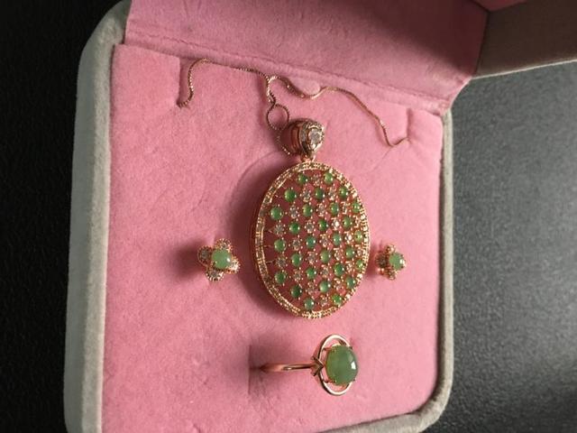 a类翡翠挂坠价格的简单介绍-第6张图片-翡翠网 a类翡翠挂坠价格的简单介绍-第6张图片-翡翠网