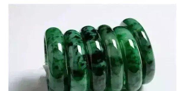 什么样的翡翠手镯好翡翠手镯白色斑点-第2张图片-翡翠网 什么样的翡翠手镯好翡翠手镯白色斑点-第2张图片-翡翠网