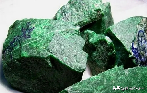 冰种飘花翡翠铁龙生飘花翡翠手镯图片价格-第5张图片-翡翠网 冰种飘花翡翠铁龙生飘花翡翠手镯图片价格-第5张图片-翡翠网