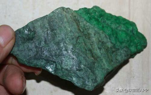 冰种飘花翡翠铁龙生飘花翡翠手镯图片价格-第7张图片-翡翠网 冰种飘花翡翠铁龙生飘花翡翠手镯图片价格-第7张图片-翡翠网