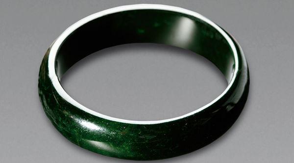 翡翠里的墨翠贵吗墨翡翠价格怎么算-第6张图片-翡翠网 翡翠里的墨翠贵吗墨翡翠价格怎么算-第6张图片-翡翠网