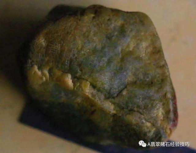 翡翠原石木讷,木纳原石白岩沙-第1张图片-翡翠网 翡翠原石木讷,木纳原石白岩沙-第1张图片-翡翠网