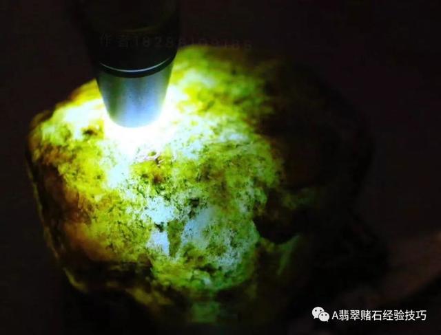 翡翠原石木讷,木纳原石白岩沙-第6张图片-翡翠网 翡翠原石木讷,木纳原石白岩沙-第6张图片-翡翠网