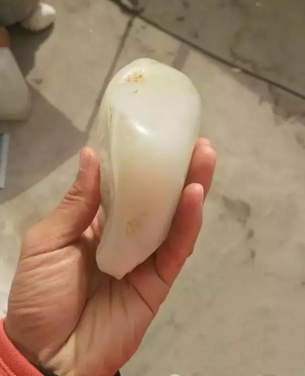 白玉翡翠原石吧,10万1克的羊脂玉图片-第2张图片-翡翠网 白玉翡翠原石吧,10万1克的羊脂玉图片-第2张图片-翡翠网