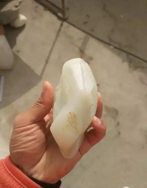 白玉翡翠原石吧,10万1克的羊脂玉图片-第4张图片-翡翠网 白玉翡翠原石吧,10万1克的羊脂玉图片-第4张图片-翡翠网