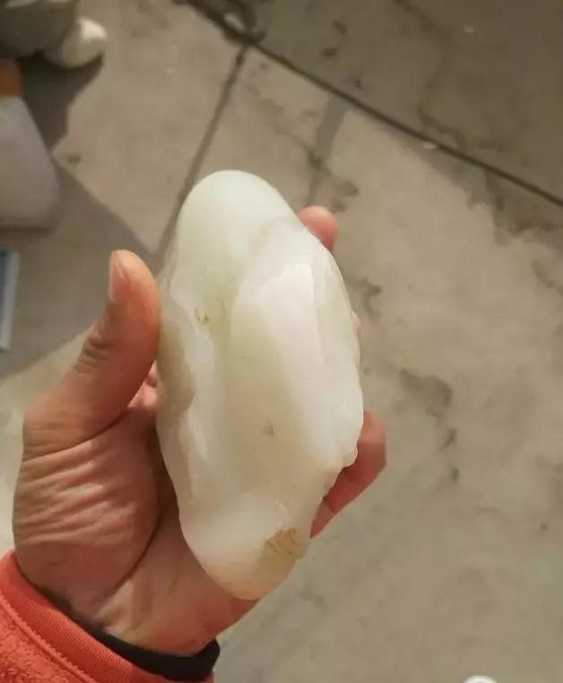 白玉翡翠原石吧,10万1克的羊脂玉图片-第8张图片-翡翠网 白玉翡翠原石吧,10万1克的羊脂玉图片-第8张图片-翡翠网