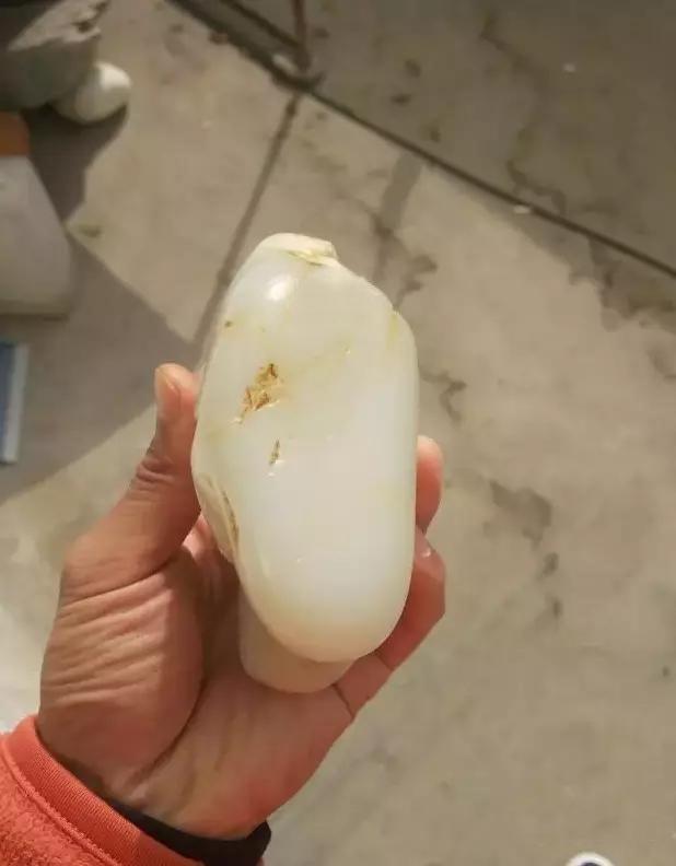 白玉翡翠原石吧,10万1克的羊脂玉图片-第10张图片-翡翠网 白玉翡翠原石吧,10万1克的羊脂玉图片-第10张图片-翡翠网