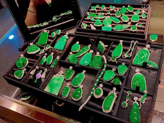 糯种翡翠手镯灰底糯冰翡翠手镯价格-第1张图片-翡翠网 糯种翡翠手镯灰底糯冰翡翠手镯价格-第1张图片-翡翠网