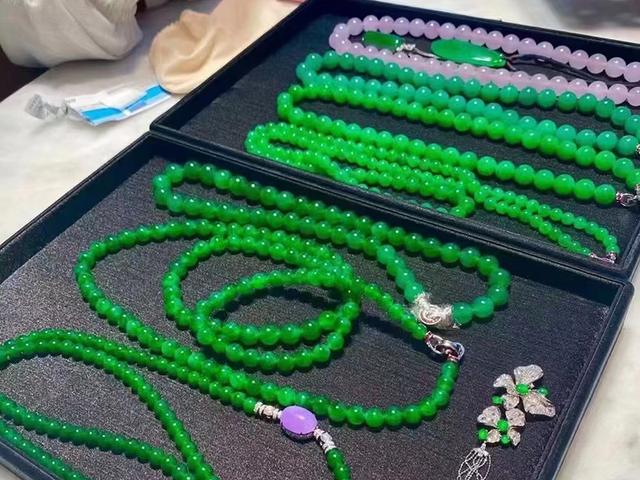 糯种翡翠手镯灰底糯冰翡翠手镯价格-第2张图片-翡翠网 糯种翡翠手镯灰底糯冰翡翠手镯价格-第2张图片-翡翠网