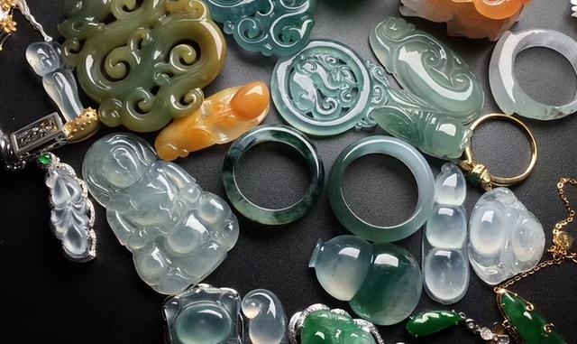 翡翠价格大涨翡翠这两年涨钱还是掉钱-第1张图片-翡翠网 翡翠价格大涨翡翠这两年涨钱还是掉钱-第1张图片-翡翠网