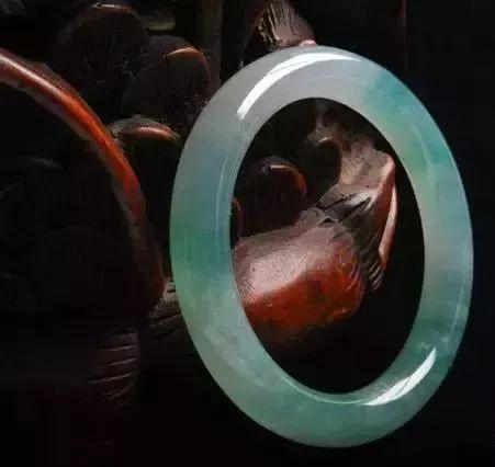 500元料切出天价翡翠,开翡翠原石的过程-第1张图片-翡翠网 500元料切出天价翡翠,开翡翠原石的过程-第1张图片-翡翠网