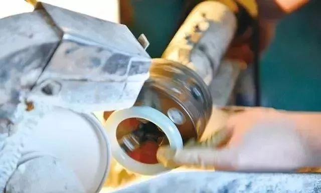 500元料切出天价翡翠,开翡翠原石的过程-第11张图片-翡翠网 500元料切出天价翡翠,开翡翠原石的过程-第11张图片-翡翠网