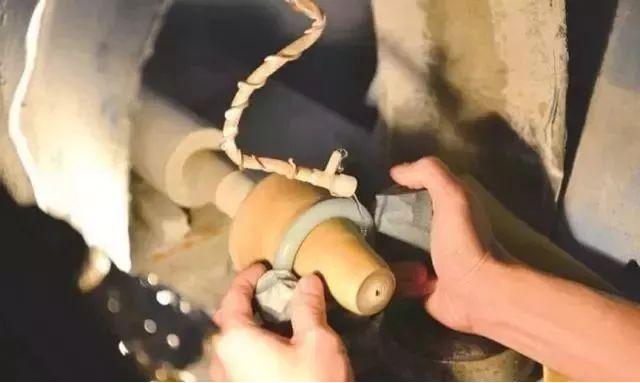 500元料切出天价翡翠,开翡翠原石的过程-第12张图片-翡翠网 500元料切出天价翡翠,开翡翠原石的过程-第12张图片-翡翠网