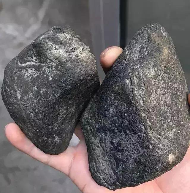 翡翠有油性吗翡翠原石是油性吗-第3张图片-翡翠网 翡翠有油性吗翡翠原石是油性吗-第3张图片-翡翠网