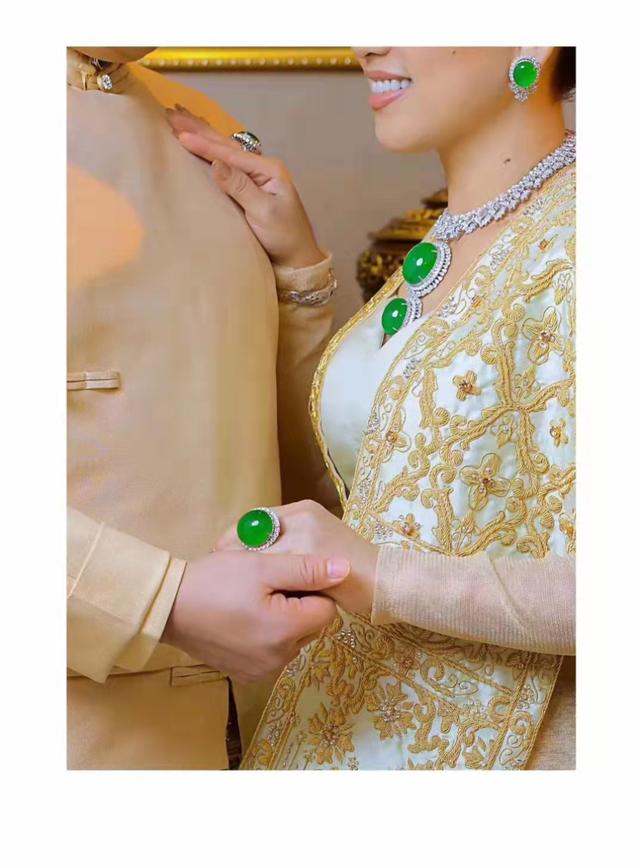 翡翠手镯镶金图片大全,翡翠嵌金价格-第1张图片-翡翠网 翡翠手镯镶金图片大全,翡翠嵌金价格-第1张图片-翡翠网