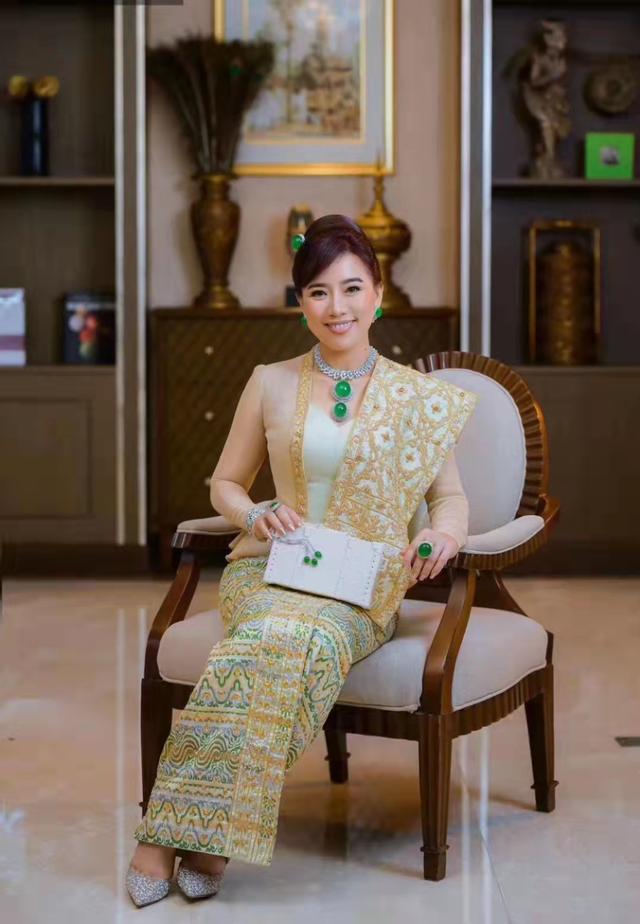 翡翠手镯镶金图片大全,翡翠嵌金价格-第3张图片-翡翠网 翡翠手镯镶金图片大全,翡翠嵌金价格-第3张图片-翡翠网