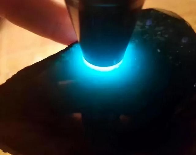 关于蓝翡翠价格的信息-第1张图片-翡翠网 关于蓝翡翠价格的信息-第1张图片-翡翠网