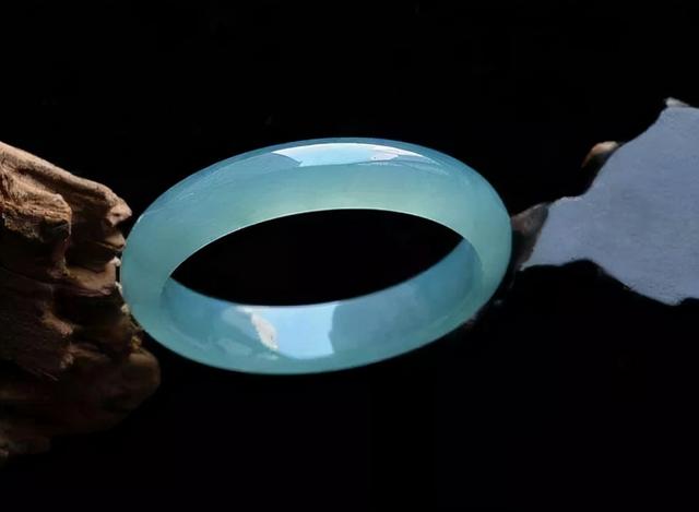 关于蓝翡翠价格的信息-第6张图片-翡翠网 关于蓝翡翠价格的信息-第6张图片-翡翠网