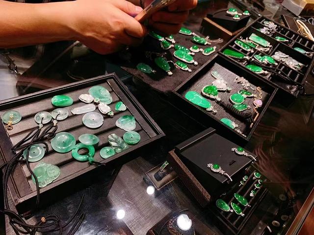 冰儒翡翠吊坠价格冰糯种翡翠是玉吗-第3张图片-翡翠网 冰儒翡翠吊坠价格冰糯种翡翠是玉吗-第3张图片-翡翠网