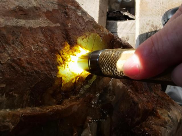 翡翠原石真假,黄金翡翠原石真假-第4张图片-翡翠网