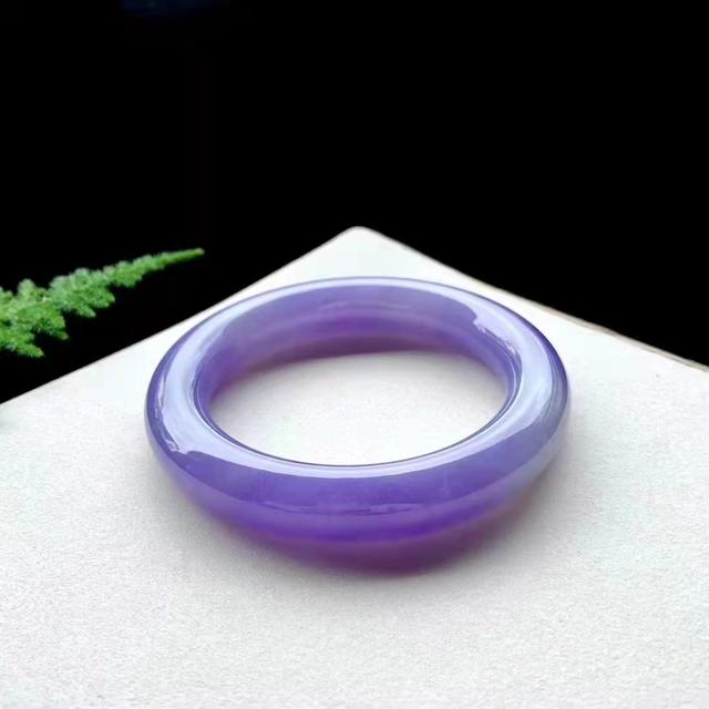 满紫翡翠手镯选哪个紫翡翠手镯为什么会有紫色的呢-第12张图片-翡翠网 满紫翡翠手镯选哪个紫翡翠手镯为什么会有紫色的呢-第12张图片-翡翠网