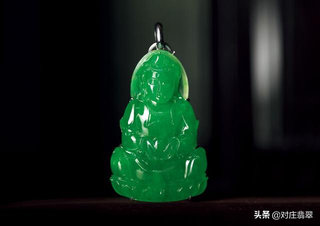 满绿翡翠手镯的鉴定方法,满绿翡翠价格-第6张图片-翡翠网 满绿翡翠手镯的鉴定方法,满绿翡翠价格-第6张图片-翡翠网