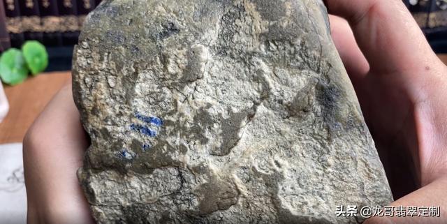 糯冰翡翠原石效果图冰糯种与糯化种图解-第1张图片-翡翠网 糯冰翡翠原石效果图冰糯种与糯化种图解-第1张图片-翡翠网