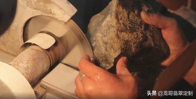 糯冰翡翠原石效果图冰糯种与糯化种图解-第4张图片-翡翠网 糯冰翡翠原石效果图冰糯种与糯化种图解-第4张图片-翡翠网