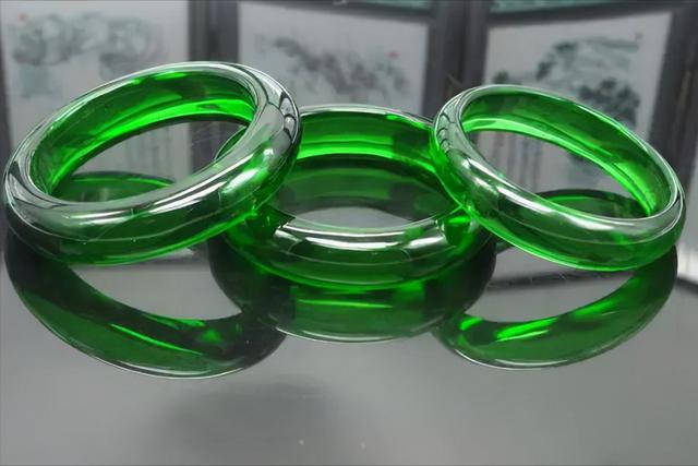 人造钻石和锆石的区别人工锆石对身体有害吗-第3张图片-翡翠网 人造钻石和锆石的区别人工锆石对身体有害吗-第3张图片-翡翠网