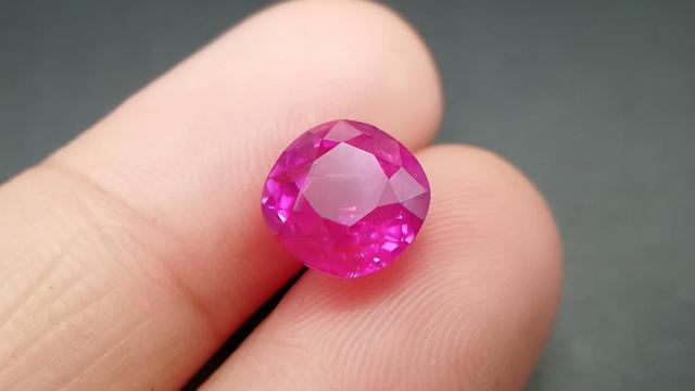 人造钻石和锆石的区别人工锆石对身体有害吗-第5张图片-翡翠网 人造钻石和锆石的区别人工锆石对身体有害吗-第5张图片-翡翠网