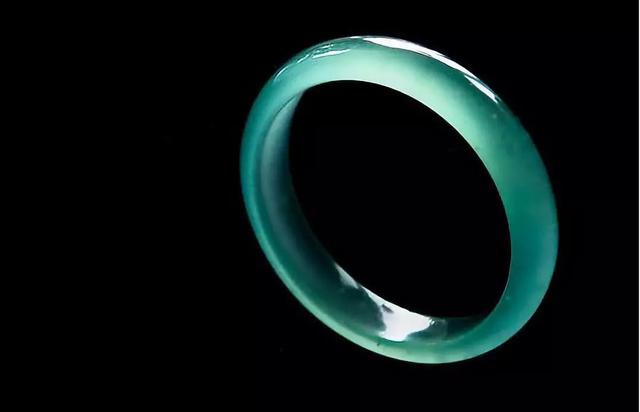 冰蓝翡翠价格的简单介绍-第5张图片-翡翠网 冰蓝翡翠价格的简单介绍-第5张图片-翡翠网