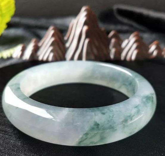 翡翠手镯怎样保存不会变形,新疆和田玉籽料白玉-第2张图片-翡翠网 翡翠手镯怎样保存不会变形,新疆和田玉籽料白玉-第2张图片-翡翠网