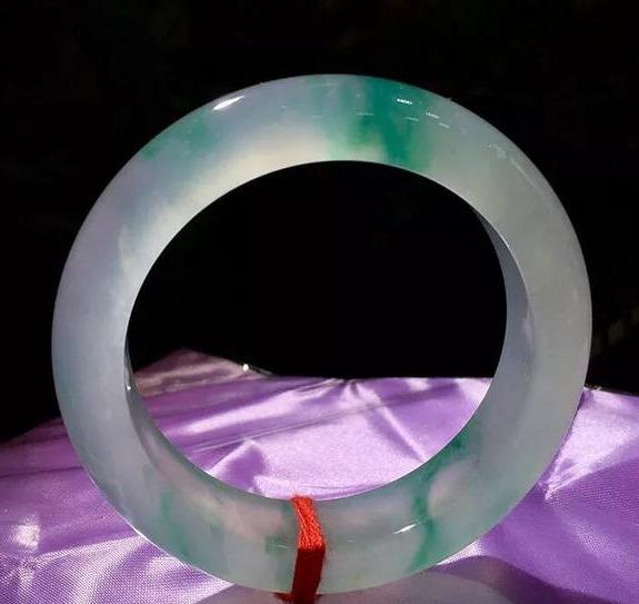 翡翠手镯怎样保存不会变形,新疆和田玉籽料白玉-第3张图片-翡翠网 翡翠手镯怎样保存不会变形,新疆和田玉籽料白玉-第3张图片-翡翠网