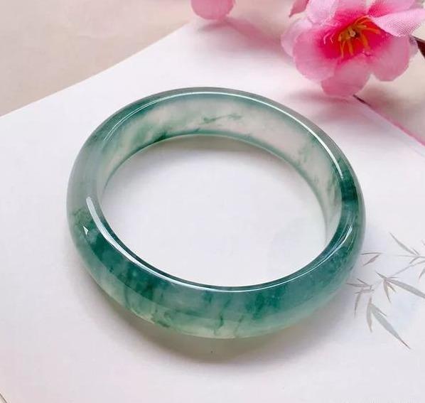 翡翠手镯怎样保存不会变形,新疆和田玉籽料白玉-第4张图片-翡翠网 翡翠手镯怎样保存不会变形,新疆和田玉籽料白玉-第4张图片-翡翠网