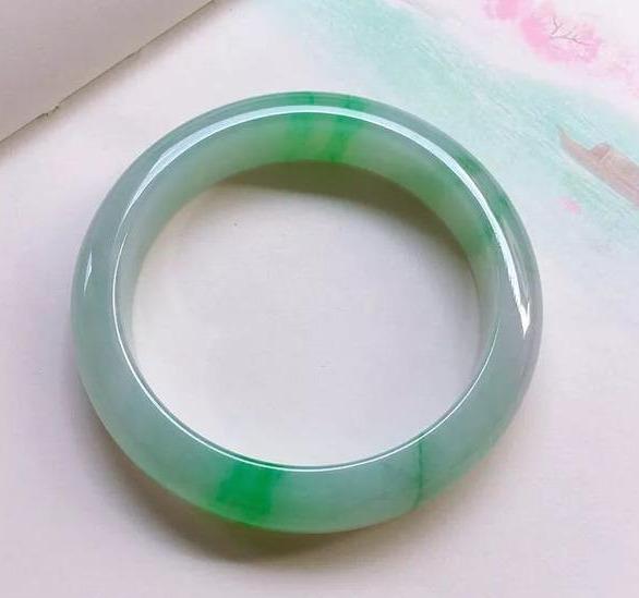 翡翠手镯怎样保存不会变形,新疆和田玉籽料白玉-第6张图片-翡翠网 翡翠手镯怎样保存不会变形,新疆和田玉籽料白玉-第6张图片-翡翠网