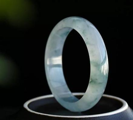 翡翠手镯怎样保存不会变形,新疆和田玉籽料白玉-第7张图片-翡翠网 翡翠手镯怎样保存不会变形,新疆和田玉籽料白玉-第7张图片-翡翠网