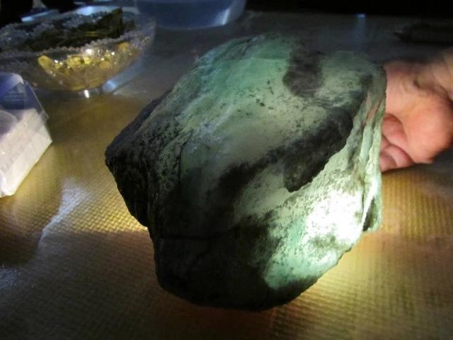 缅甸翡翠原石收购视频,缅甸的翡翠原石怎么运到中国的-第2张图片-翡翠网 缅甸翡翠原石收购视频,缅甸的翡翠原石怎么运到中国的-第2张图片-翡翠网