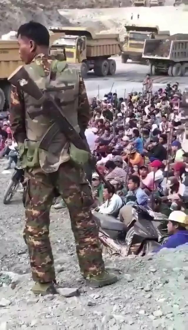 缅甸翡翠原石收购视频,缅甸的翡翠原石怎么运到中国的-第5张图片-翡翠网 缅甸翡翠原石收购视频,缅甸的翡翠原石怎么运到中国的-第5张图片-翡翠网