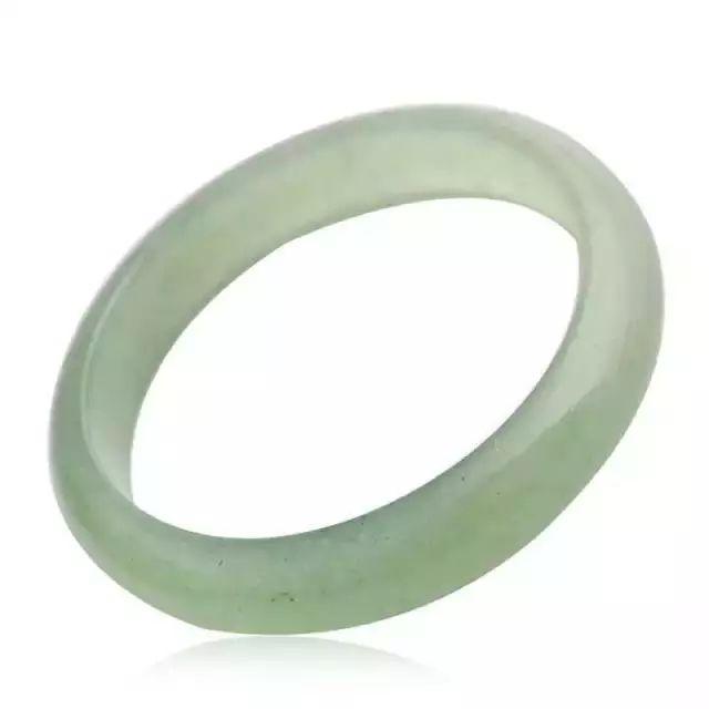 和翡翠原石相似的石头像玉石的翡翠原石-第3张图片-翡翠网 和翡翠原石相似的石头像玉石的翡翠原石-第3张图片-翡翠网