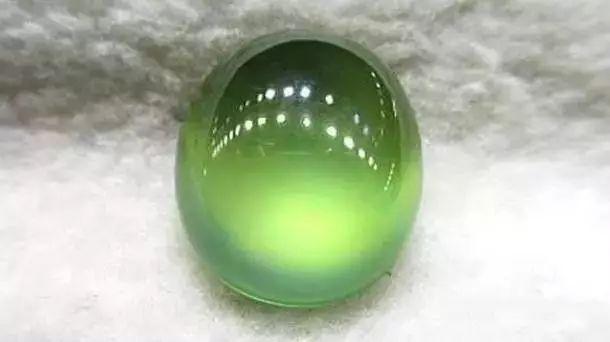 和翡翠原石相似的石头像玉石的翡翠原石-第5张图片-翡翠网 和翡翠原石相似的石头像玉石的翡翠原石-第5张图片-翡翠网