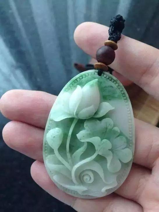 和翡翠原石相似的石头像玉石的翡翠原石-第14张图片-翡翠网 和翡翠原石相似的石头像玉石的翡翠原石-第14张图片-翡翠网