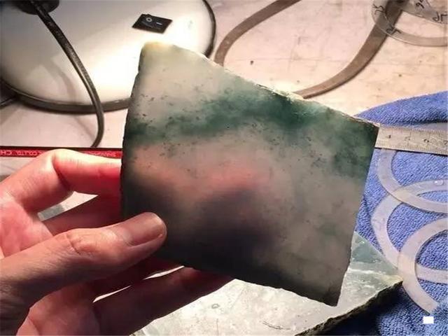 莫西沙冰翡翠原石多少钱一克莫西沙翡翠原石各种皮壳图片-第4张图片-翡翠网 莫西沙冰翡翠原石多少钱一克莫西沙翡翠原石各种皮壳图片-第4张图片-翡翠网