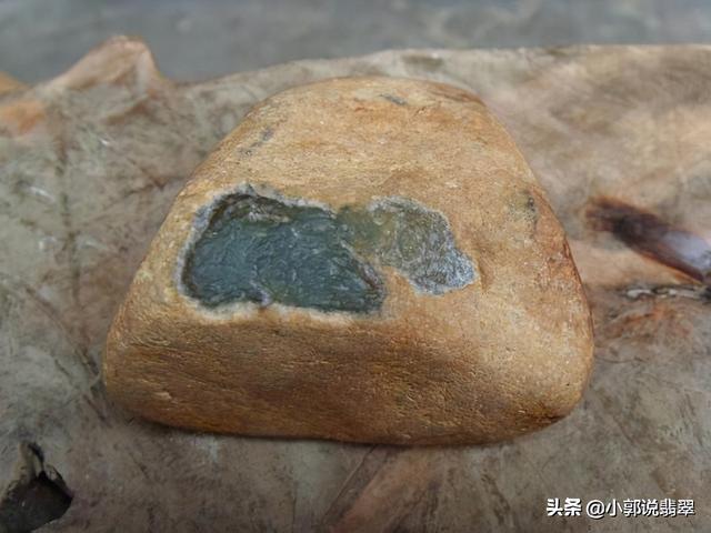 哪里的翡翠原石最好龙肯翡翠原石怎么样-第1张图片-翡翠网 哪里的翡翠原石最好龙肯翡翠原石怎么样-第1张图片-翡翠网